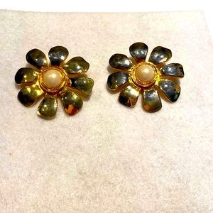 GOLD AND FAUX PEARL FLOWER CLIP ON EARRINGS